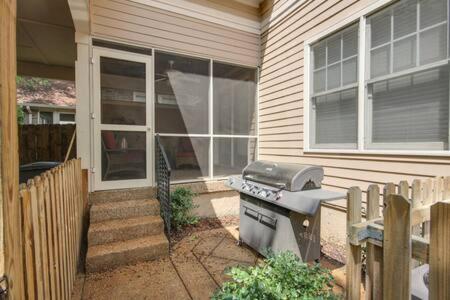 The Commodore - Stunning Vandy Home, Walk To It All ナッシュビル エクステリア 写真