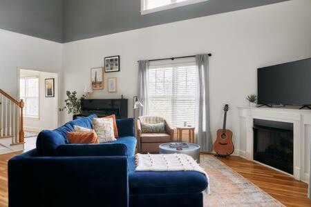 The Commodore - Stunning Vandy Home, Walk To It All ナッシュビル エクステリア 写真